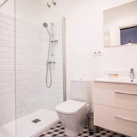 44mal1084- Bright 2br Apartment