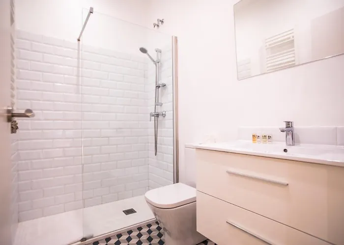 44mal1084- Bright 2br برشلونة